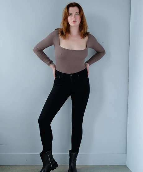 Ireland Baldwin adult star img