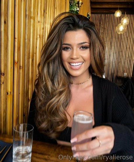 ryalierose sexy actress img