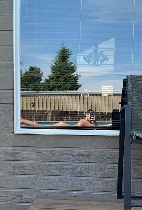 Bailee Goodell pretty model pics