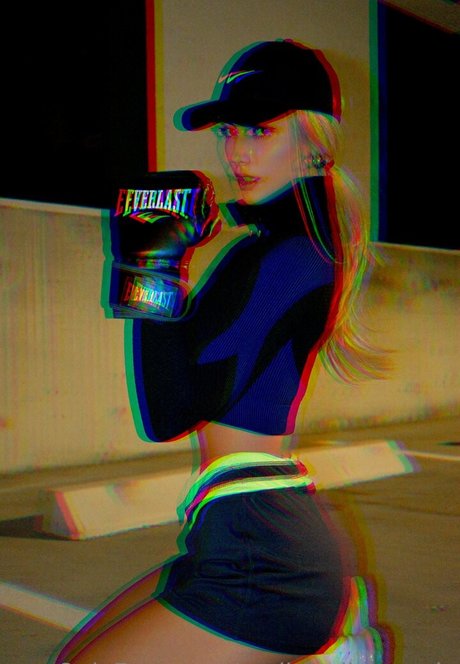 nadiastrikesagain nude star gallery