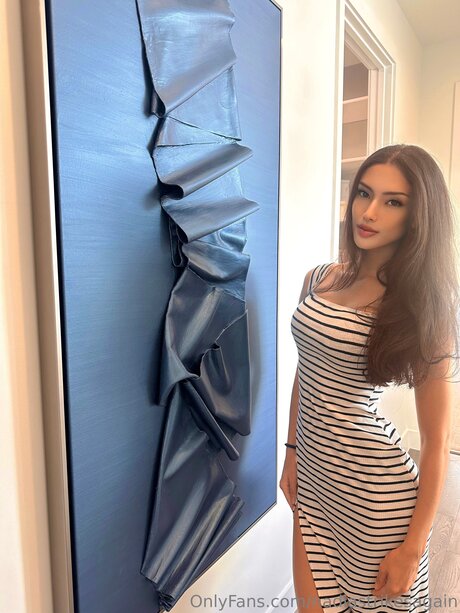 nadiastrikesagain hd model img