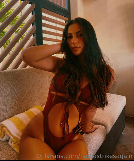 nadiastrikesagain nude pornstar photo