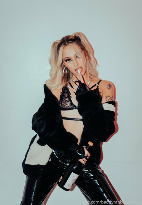 juliana valentinax naked pornstar img