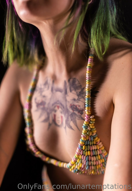 lunartemptations model sexy galleries