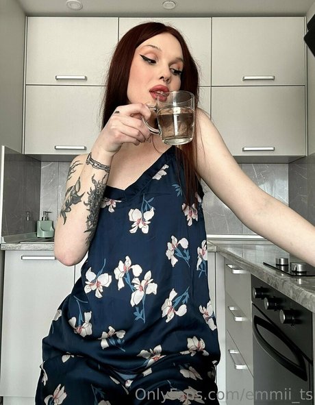 emmii ts hot star pics