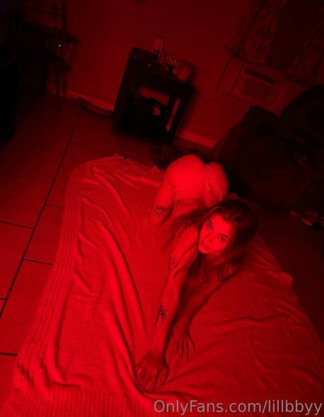 Lillbbyy model pretty pic