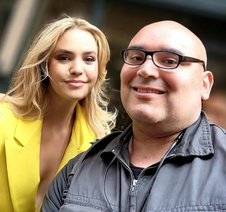 Bailee Madison star top picture