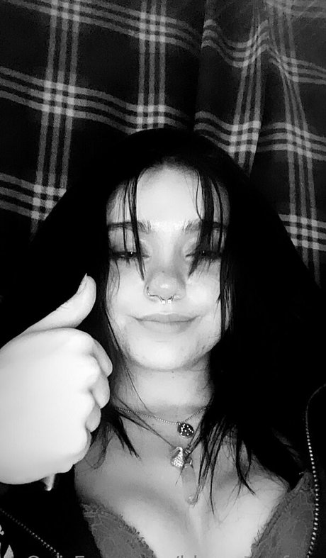 blue emofree model hot pic