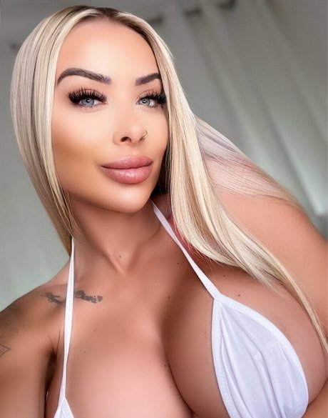 Miss Teela naked model photos