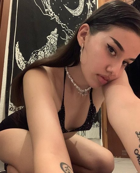 girlfrmthemoon222 model pornographic photos