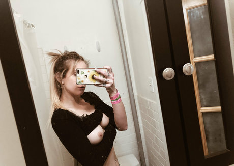 StefanieJoy model nice pictures