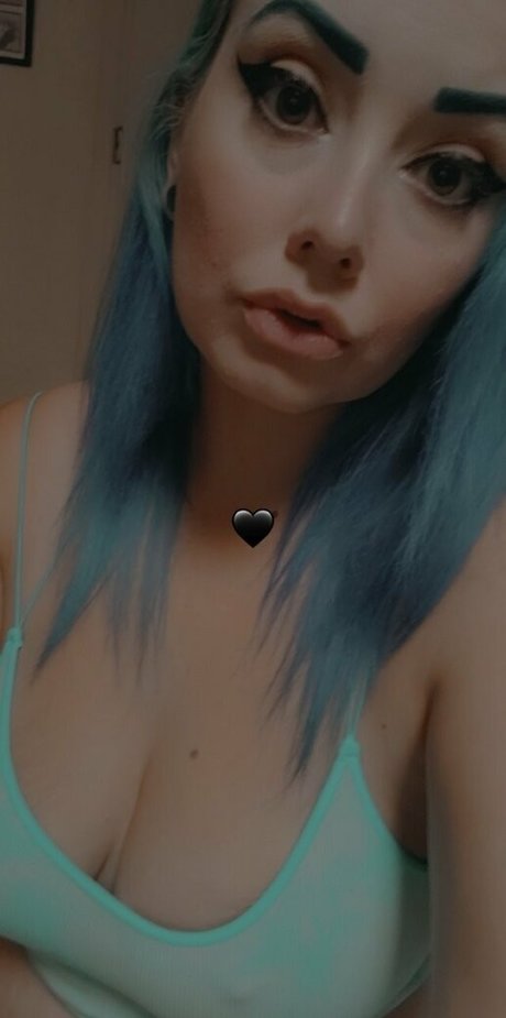 blubodygloss pretty actress photo