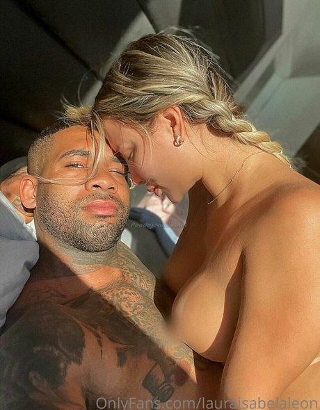 Laura Isabel Leon naked model gallery