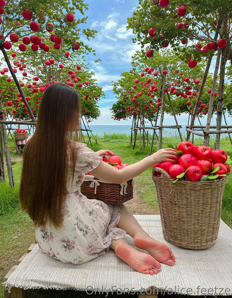 alice feetze star beautiful pics