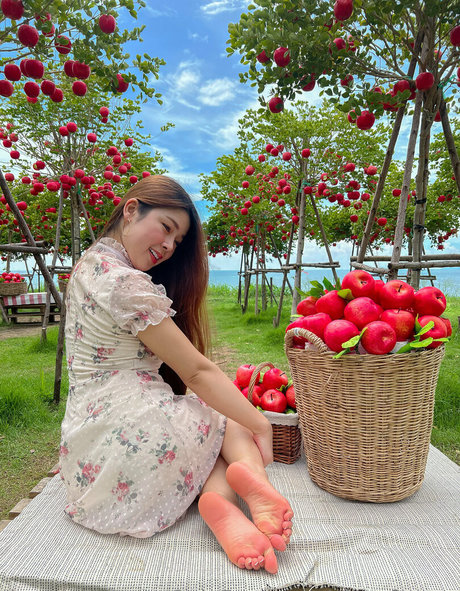 alice feetze model high quality pics