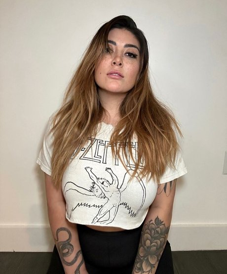 Ashlynn Arias star sexy pic