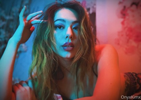 Onyxkimx hot model img