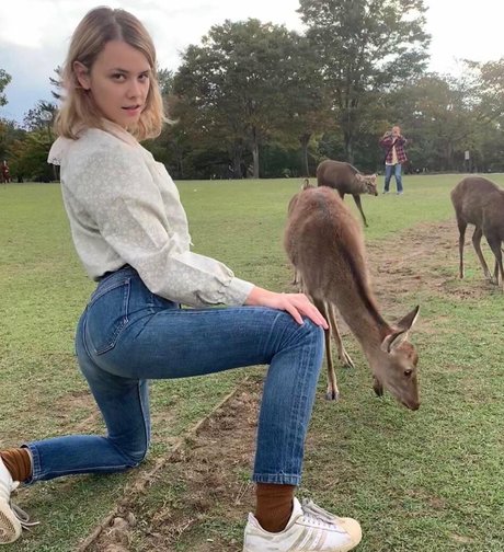 Dasha Nekrasova nude model image