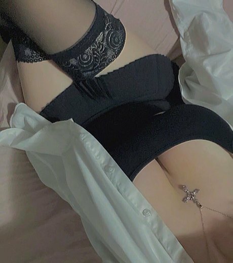 Rinna0x naked actress pics