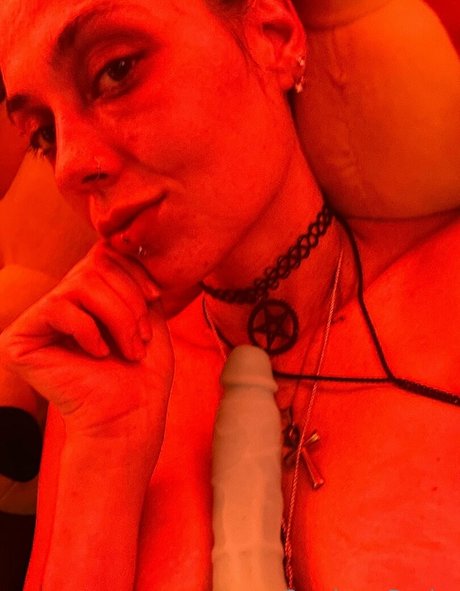 capricorndesire star nudes picture