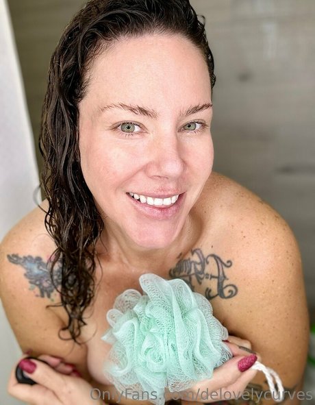 delovelycurves model sex photo