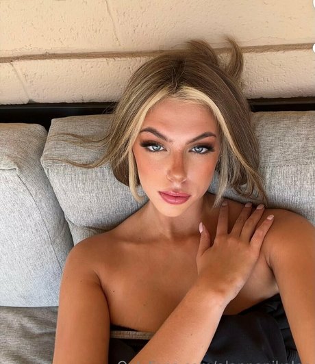 alannanikolee hot pornstar pics