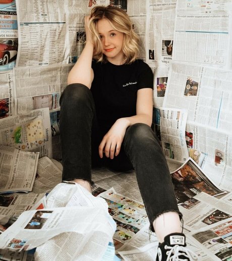 Kira Graceeee nude pornstar images