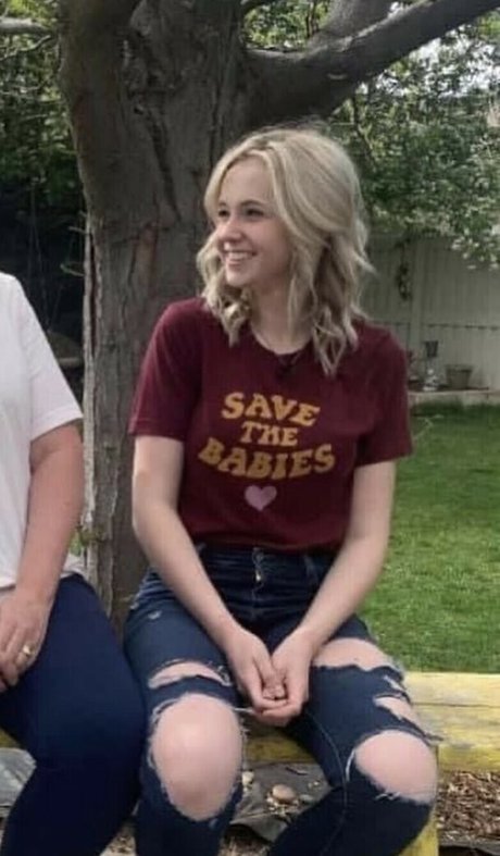 Kira Graceeee model nude pics