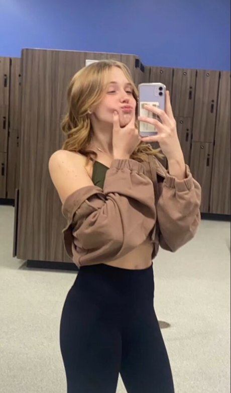 Kira Graceeee hot pornstar photos