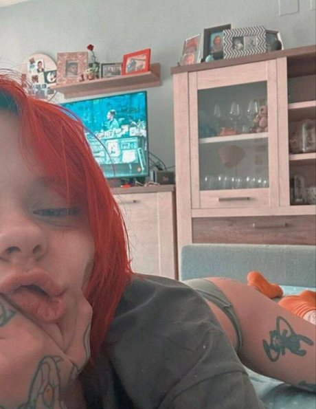 xhuronax pretty pornstar photo