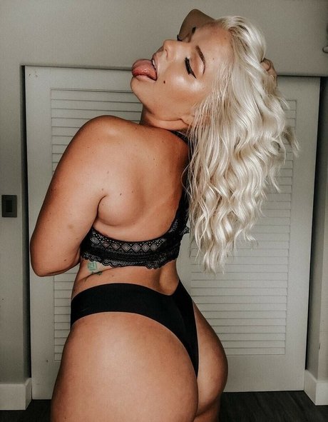 Danielle Nickerson nude model images