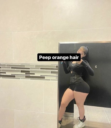 Haleyszklarz hot model picture