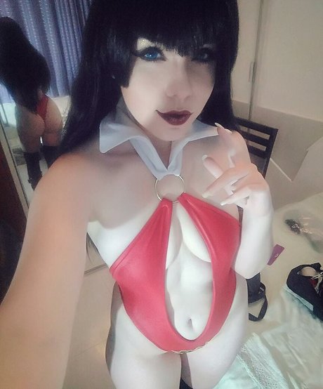 Kahsanoni naked model img