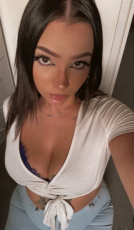 k hh23 xxx model image