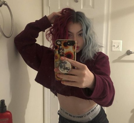 Snottea model beautiful photos