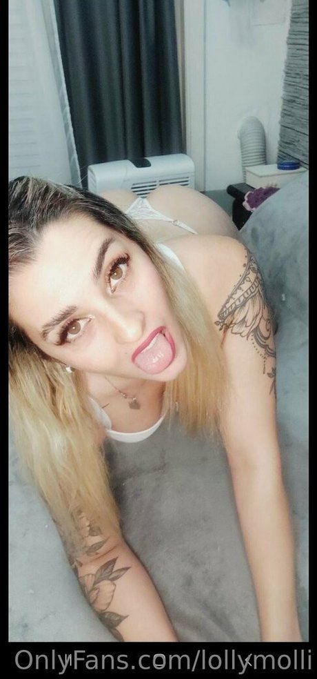 lollymolli naked pornstar pic