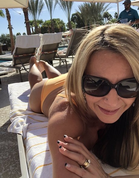 ainsleedivine model pretty pics