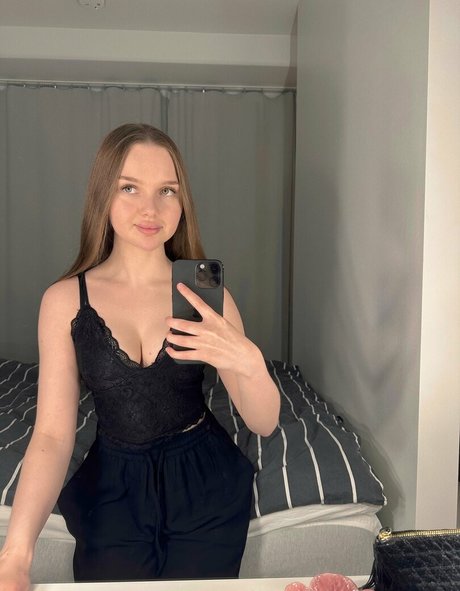 juliagrander pretty actress pics