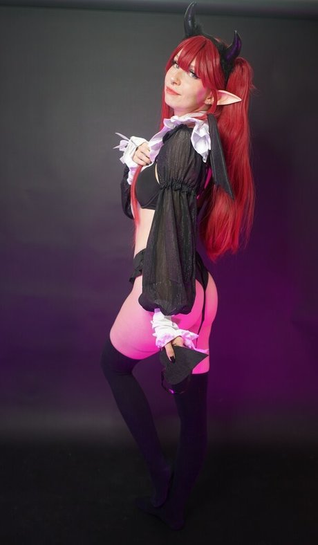 KamiCakes1 model naked picture