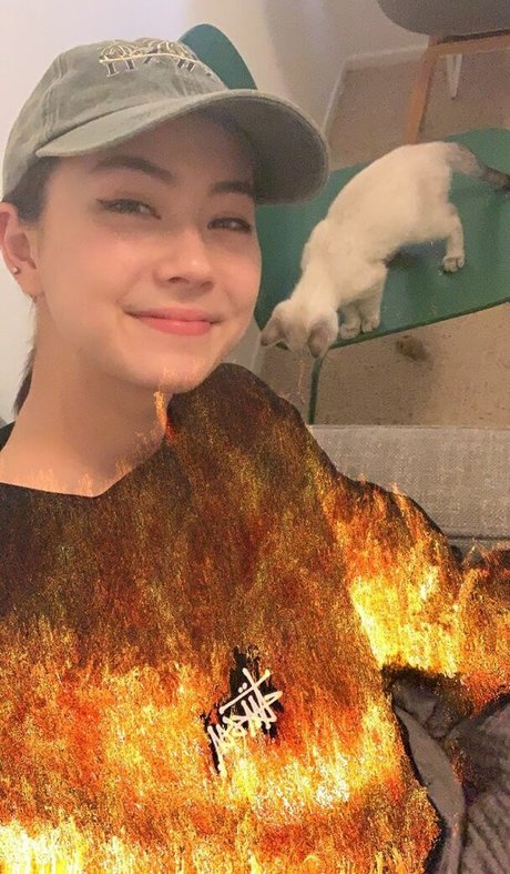 Lauren Tsai sexy actress img