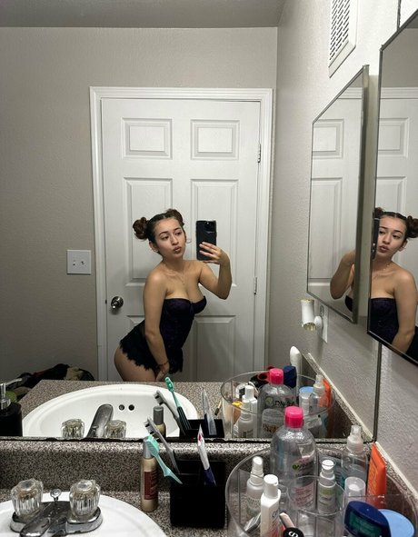 tinyrissy porn actress photos