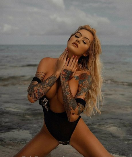 riannaconnercarpenter xxx model img