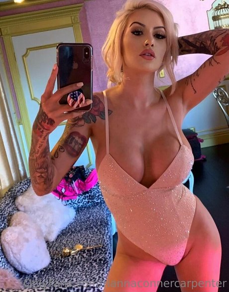 riannaconnercarpenter top star img