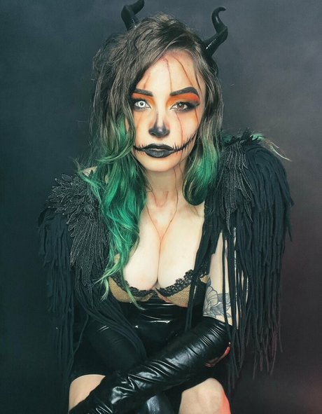 itskaylaerin art model photos