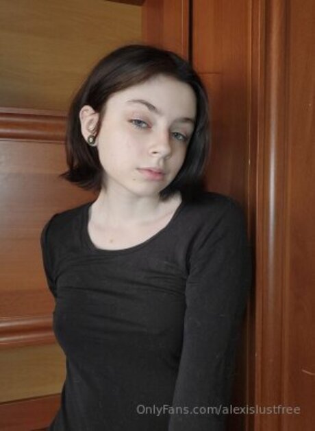 alexislustfree model nude pics