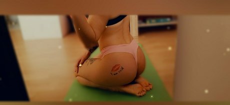 alittlebitpsycho98 art model galleries