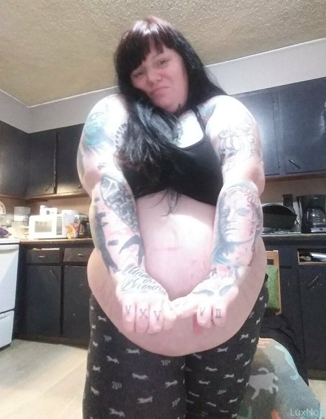 luxurynoir naked pornstar pic