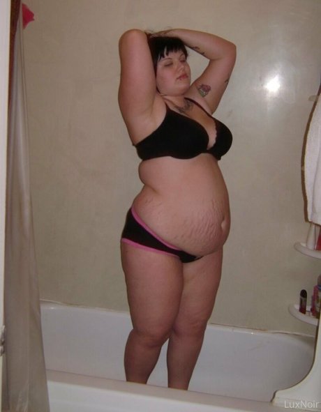 luxurynoir naked pornstar img