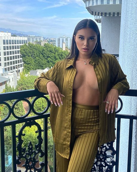 Aliana Mawla erotic star images