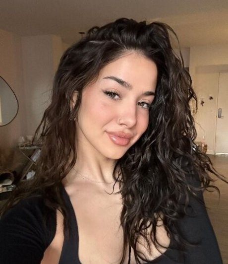 Trppyk pornstar naked pic